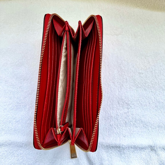 MICHAEL KORS wallet in bright red pebbled leather EUC - Picture 2 of 3